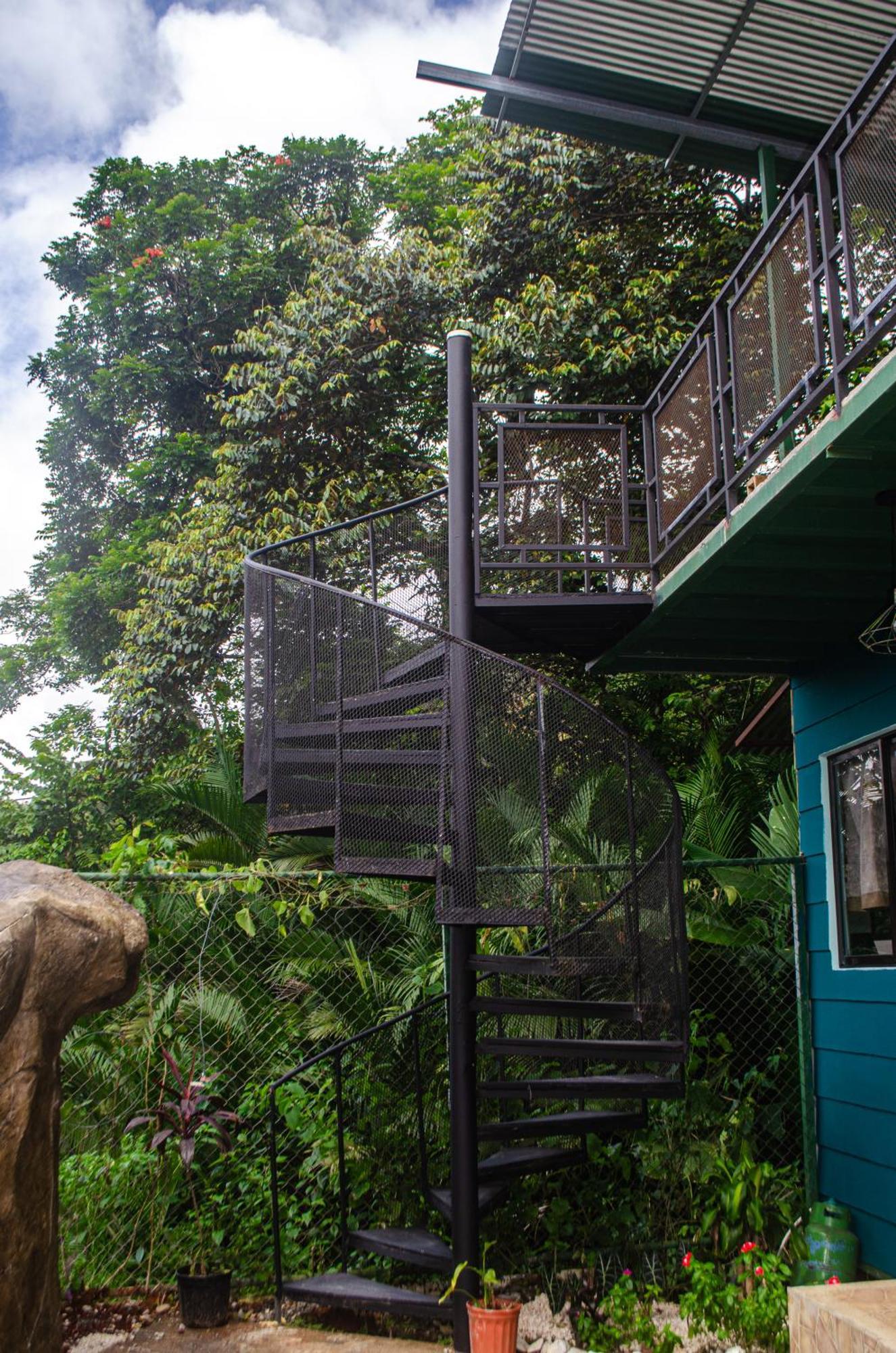 The Jungle Container Bed and Breakfast Quepos Exteriör bild